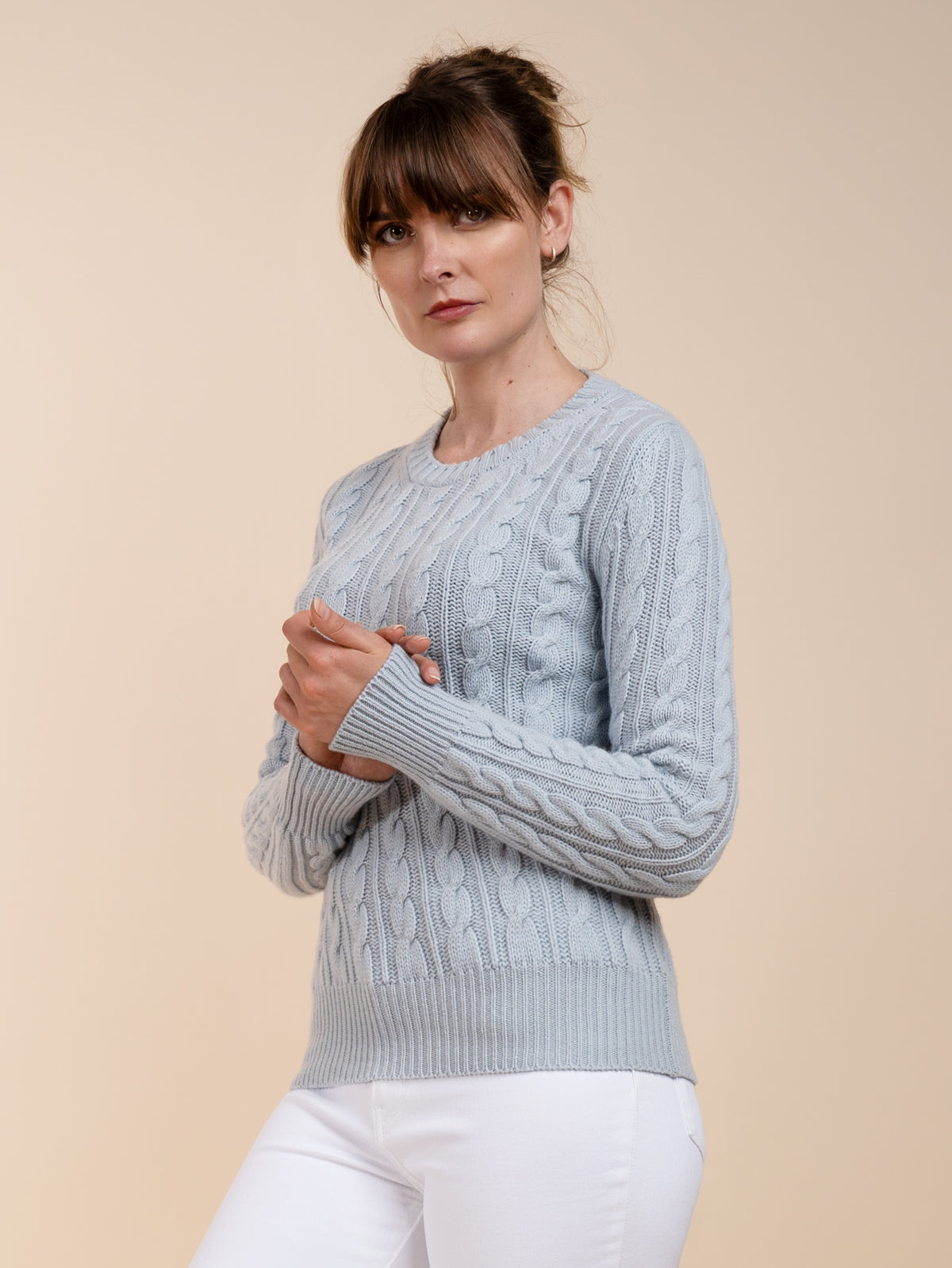 THE CABLEKNIT CREW&lt;br&gt;SOFT BLUE