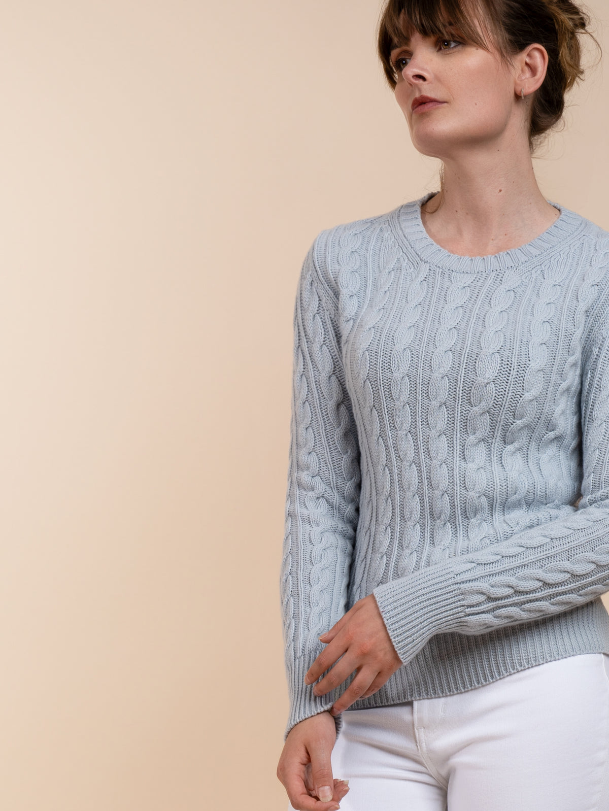 THE CABLEKNIT CREW&lt;br&gt;SOFT BLUE