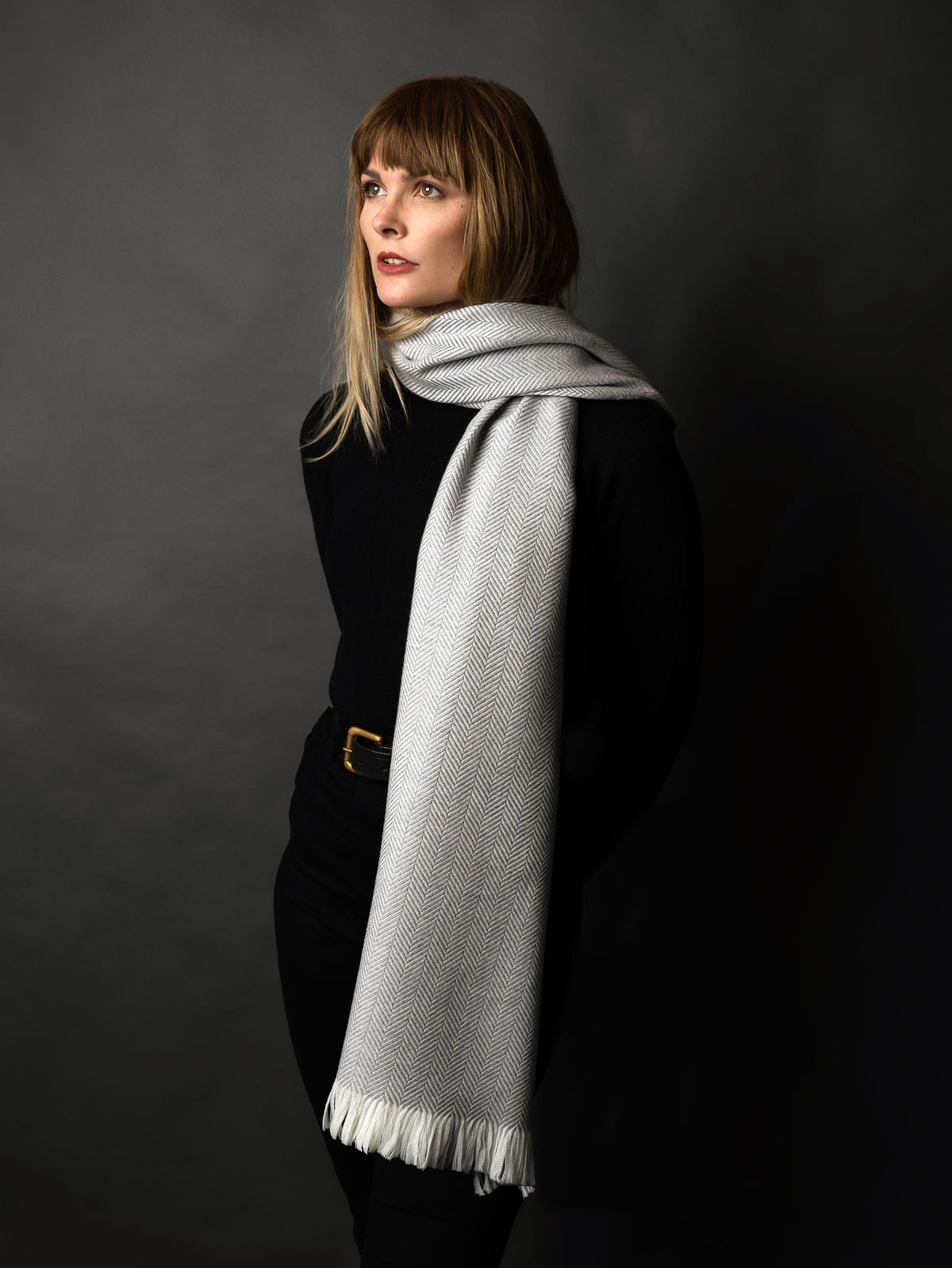 HERRINGBONE SCARF &lt;BR&gt; SILVER GREY