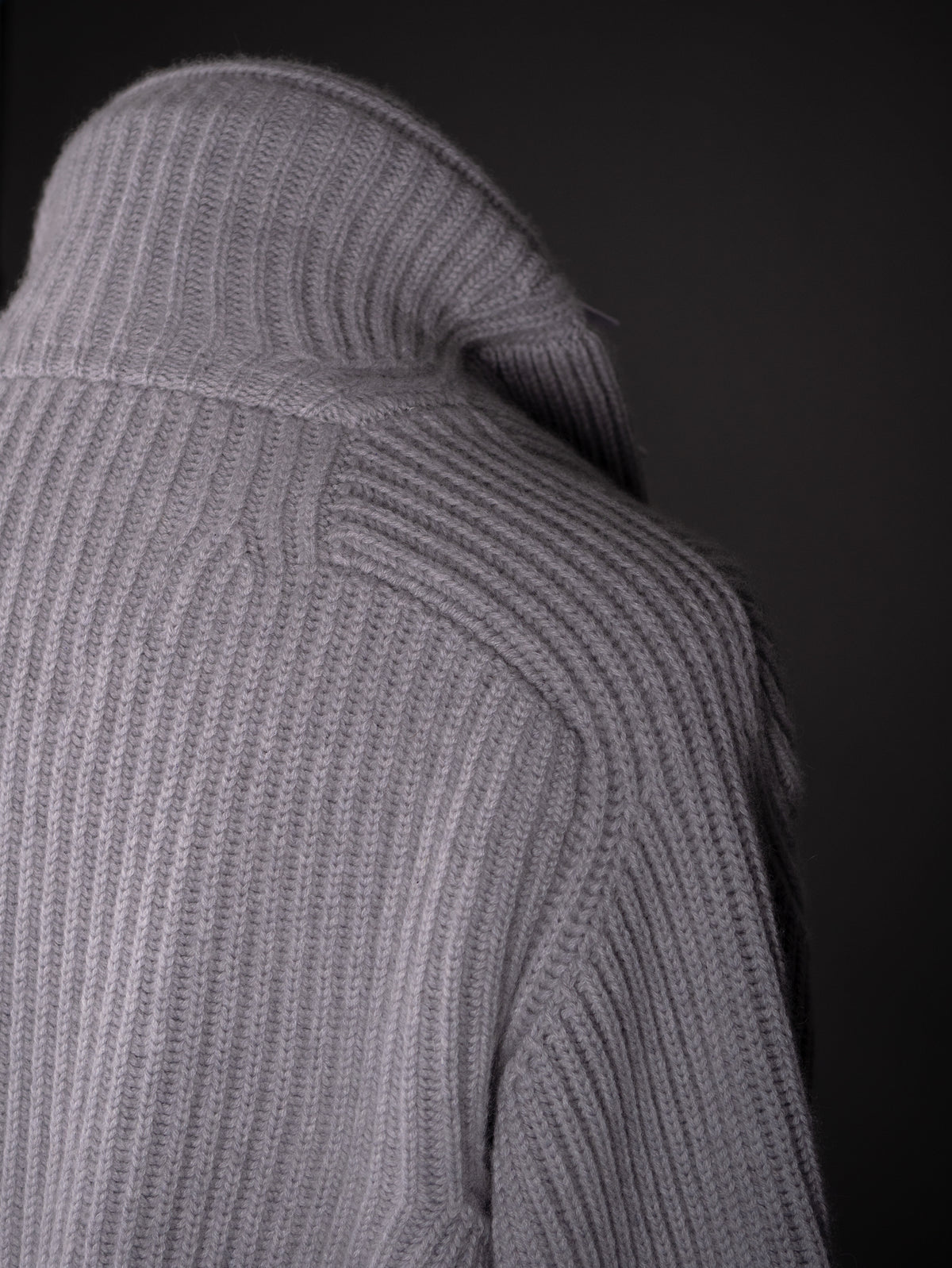 THE SHAWL NECK CARDIGAN&lt;br&gt;SILVER GREY
