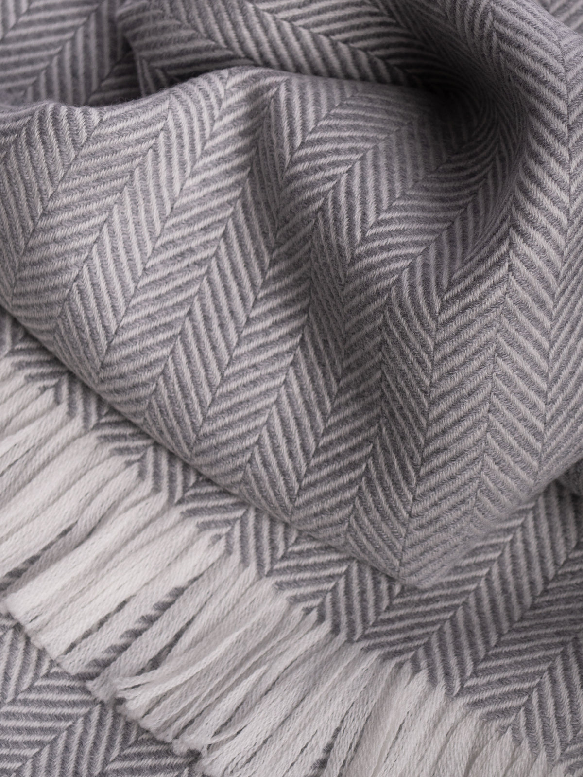 HERRINGBONE SCARF &lt;BR&gt; SILVER GREY